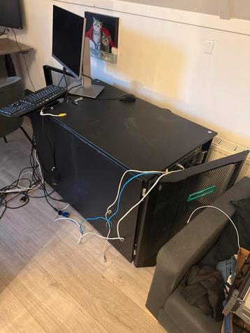 HPE Serverkast beschikbaar voor biedingen