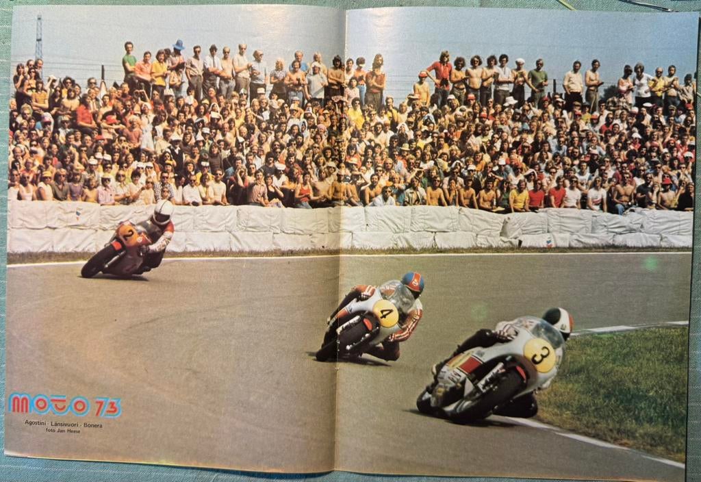 Poster 1974 TT Assen 500cc Agostini Länsivuori Bonera, Verzenden, Zo goed als nieuw, Motoren