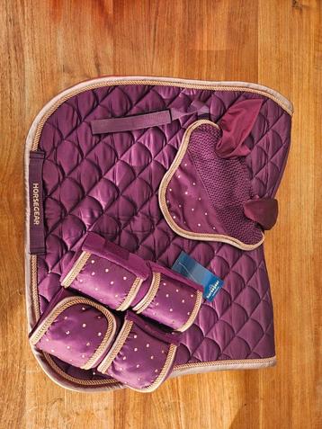 Te koop paarse set dekje, oornetje en bandages beschikbaar voor biedingen