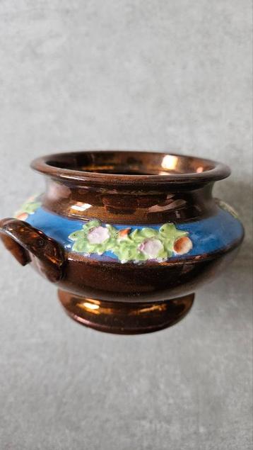 Koperkleurige luster  met emaille rand, pot beschikbaar voor biedingen