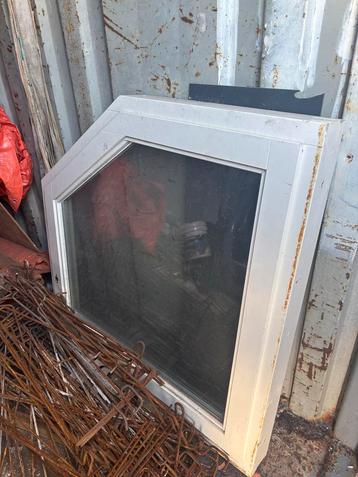 Mooi Hardhouten Raam - 120x120cm beschikbaar voor biedingen