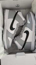 Nike Dunk High Custom Zwart/Wit/Grijs - Maat 40,5, Kleding | Heren, Schoenen, Zwart, Nike, Ophalen of Verzenden, Sneakers of Gympen