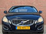 Volvo V60 1.6 T3 Momentum | NL-AUTO! | NAVI! | CRUISE!, Voorwielaandrijving, Zwart, 4 cilinders, Leder en Stof