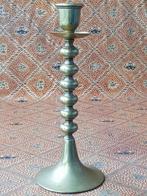 Mooie antieke Engelse kandelaar van koper en ijzer 25 cm.