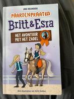 Britt & Ezra Het avontuur met het zadel, Boeken, Humor, Ophalen of Verzenden, Zo goed als nieuw, Verhalen