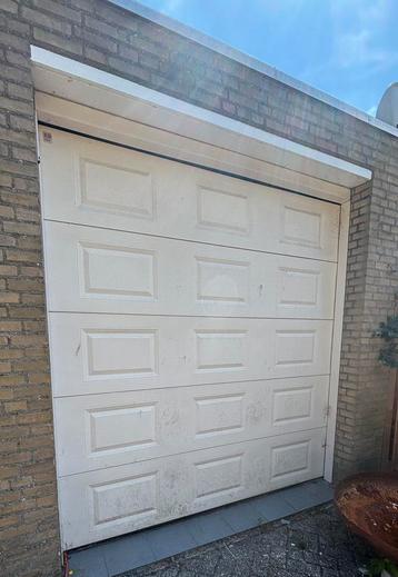 Garage poort beschikbaar voor biedingen