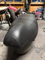 Typhoon zadel, Fietsen en Brommers, Ophalen, Zo goed als nieuw, Zadel, Piaggio