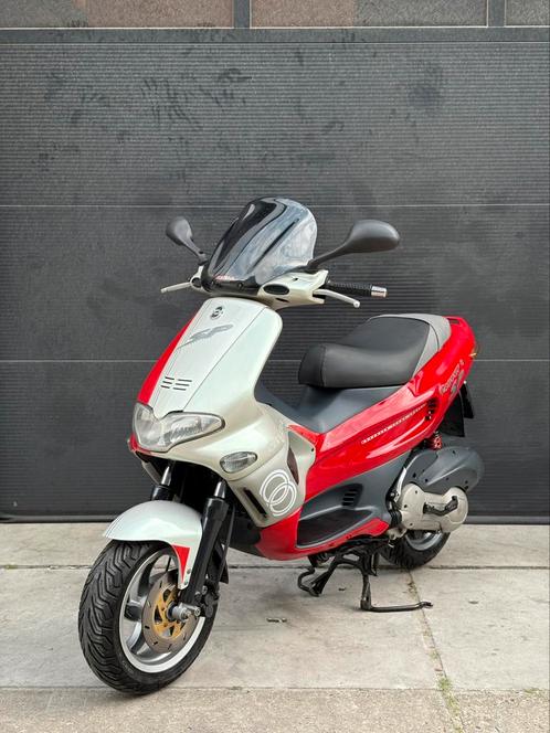 GILERA RUNNER 180CC A2 M08 1998 ROSSA CORSA/ZILVER, Fietsen en Brommers, Scooters | Overige merken, Zo goed als nieuw, Benzine