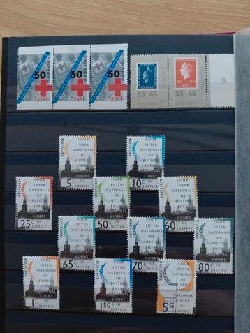 Diverse postfrisse zegels. Diverse jaartallen. beschikbaar voor biedingen