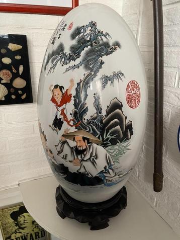 Heel mooi chinees ei  beschikbaar voor biedingen