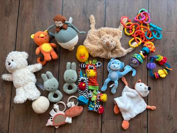 Baby speelgoed / knuffeltjes - gratis op te halen beschikbaar voor biedingen