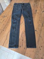 Te koop zwarte heren spijkerbroek met knopen, merk Tigha maa, Kleding | Heren, Zwart, Tigha, W32 (confectie 46) of kleiner, Ophalen of Verzenden
