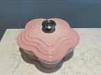 NIEUWE Le Creuset Bloempwn Shell Pink, 20 cm, Gietijzer, Mvt, Nieuw, Ophalen of Verzenden