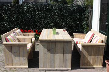 Tuinset: tafel met stoelen of bank in vele maten. Tuintafel