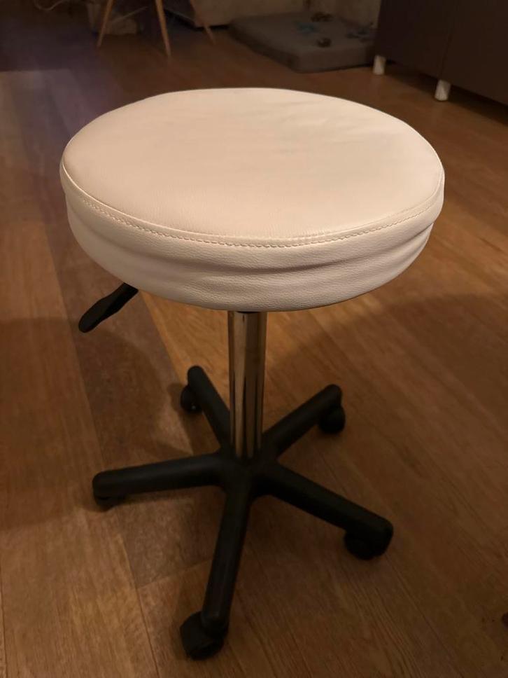 Witte Tabouret / Kruk, Huis en Inrichting, Stoelen, Zo goed als nieuw, Eén, Metaal, Wit, Ophalen of Verzenden