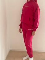 Nikkie joggingpak met bijpassend shirt mt 34, Kleding | Dames, Huispakken, Ophalen of Verzenden, Zo goed als nieuw, Nikkie, Roze