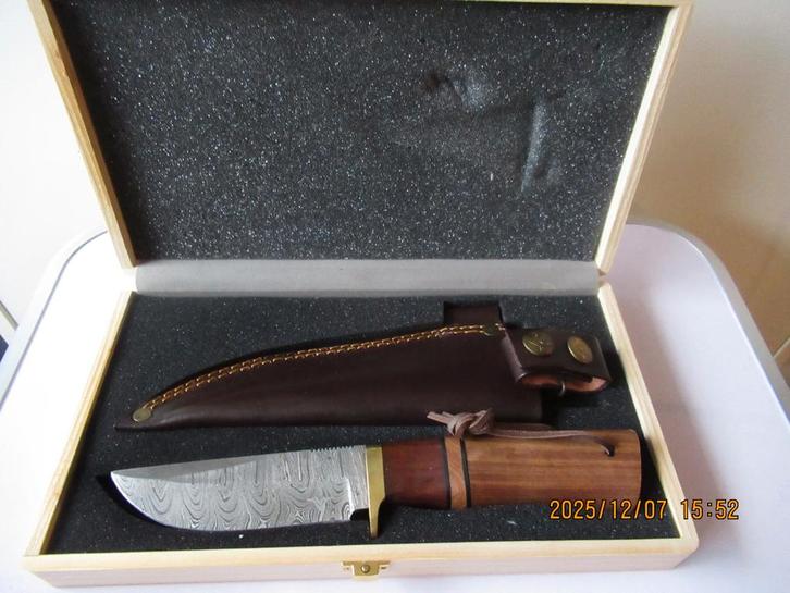 Houten doos met mes en hoes, Verzamelen, Militaria | Algemeen, Overige soorten, Mes of Dolk, Nederland, Ophalen
