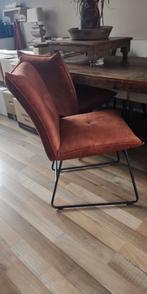 2 eetkamestoelen. Terra kleur. Velvet stof., Huis en Inrichting, Stoelen, Ophalen of Verzenden, Zo goed als nieuw, Overige kleuren