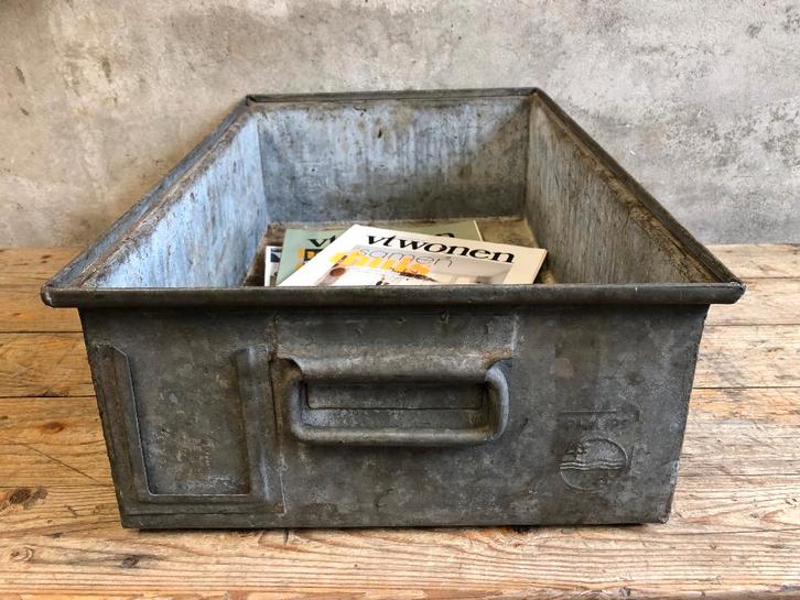 Stalen / zinken / metalen magazijnbak van het merk Philips, Huis en Inrichting, Woonaccessoires | Kisten, Gebruikt, Minder dan 50 cm