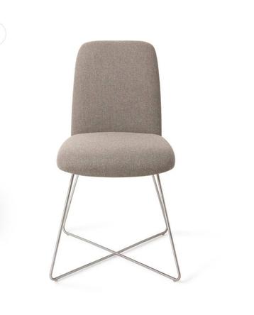 Showroom eetkamerstoel beschikbaar voor biedingen