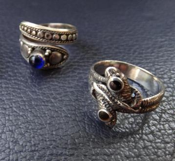 2 zilveren slangenringen, oude ringen, 925 zilver