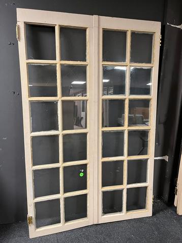 Brocante oude glasdeuren / gebroken wit beschikbaar voor biedingen