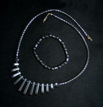 Set van hematiet edelsteen - halsketting en armband beschikbaar voor biedingen