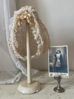 Brocante oud Frans mutsje gehaakt, Antiek en Kunst, Curiosa en Brocante, Verzenden