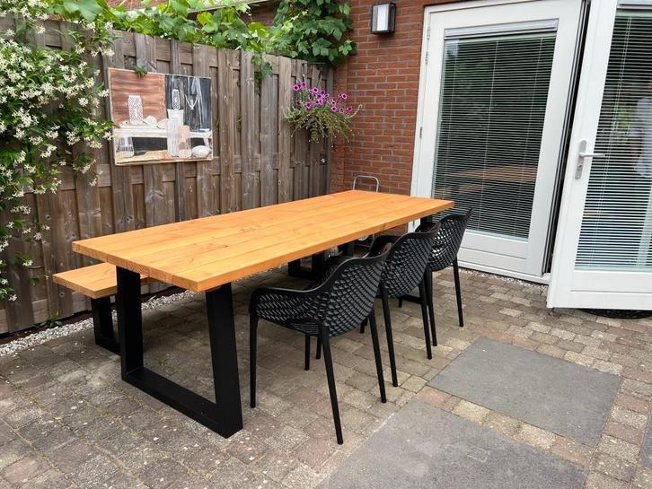 Moderne Tuintafel Douglas + Stalen Poten Trapezium  | Duumaa, Tuin en Terras, Tuintafels, Nieuw, Rechthoekig, Hout, Ophalen of Verzenden