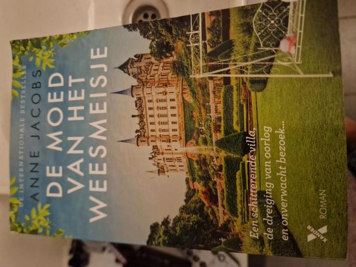 Anne Jacobs - De moed van het weesmeisje, Boeken, Literatuur, Zo goed als nieuw, Ophalen of Verzenden