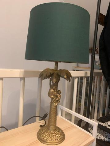 Apenlamp met groene kap beschikbaar voor biedingen