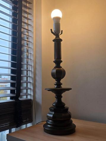 Prachtige, zware en hoge antieke koperen tafellamp. beschikbaar voor biedingen