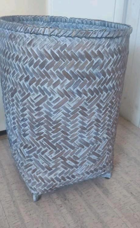 Hoge grey wash rieten mand plantenmand 30x30 x 50 cm, Huis en Inrichting, Woonaccessoires | Schalen en Manden, Gebruikt, Rechthoekig