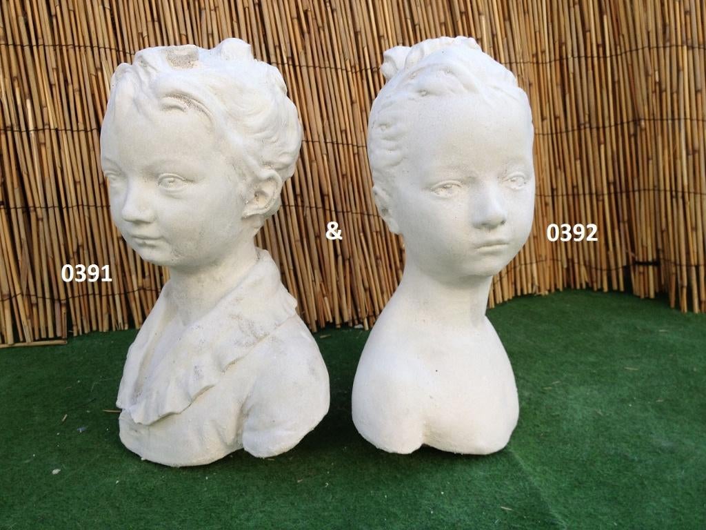 Borstbeeld jongen en meisje., Tuin en Terras, Tuinbeelden, Nieuw, Abstract beeld, Beton, Ophalen