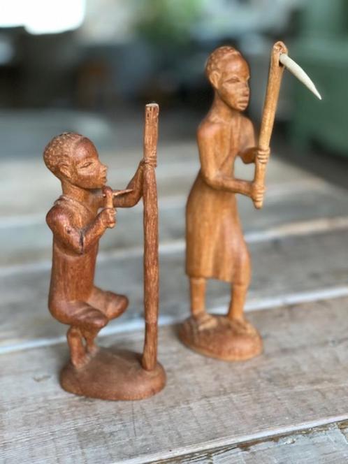 2 x kleine houten beeldjes Tanzania. Man /vrouw stok beitel., Antiek en Kunst, Kunst | Beelden en Houtsnijwerken, Ophalen