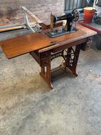 Antieke Singer Naaimachine met Tafel, Antiek en Kunst, Antiek | Naaimachines, Ophalen