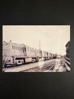 Foto diesellocomotieven NS 600 te werkplaats Haarlem (1946), Ophalen of Verzenden, Zo goed als nieuw, Trein