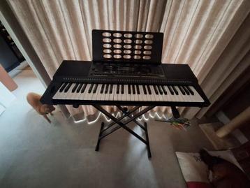 Keyboard met standaard - Goede staat! beschikbaar voor biedingen