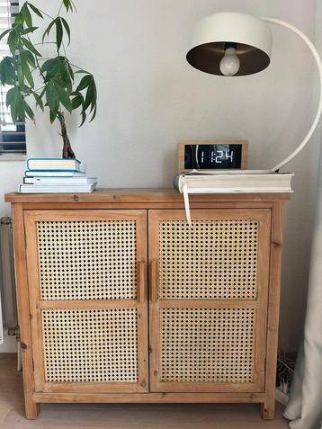 Retro rotan houten kastje beschikbaar voor biedingen