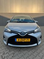 Toyota Yaris 1.5 HSD 55KW 5DRS 2015 Grijs, Auto's, 1497 cc, 74 pk, 4 cilinders, Leder en Stof