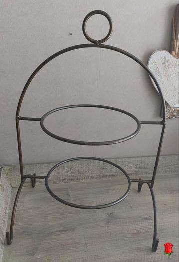 Brocante etagère 2 lagen bronskleurig 42 cm hoog  beschikbaar voor biedingen