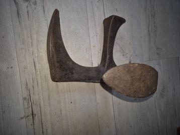 antieke massief metalen schoenleest beschikbaar voor biedingen