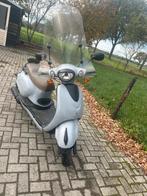 Mooie scooter, Fietsen en Brommers, Scooters | Piaggio, Ophalen, Zo goed als nieuw, Benzine, Overige modellen