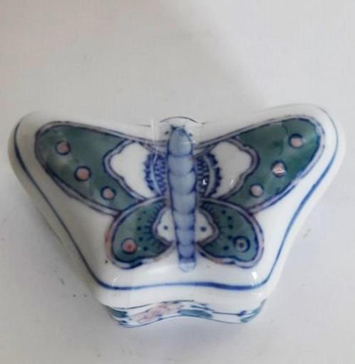 Dekselbakje, snuisterijendoosje met vlinder (7830), Antiek en Kunst, Curiosa en Brocante, Ophalen