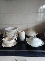 Divers oud servies van o.a. Petrus Regout en Boch, Huis en Inrichting, Keuken | Servies, Ophalen, Overige stijlen, Schaal of Schalen