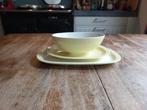 Regout pastel geel schaaltje plus sauskom, Antiek en Kunst, Antiek | Servies los, Ophalen of Verzenden