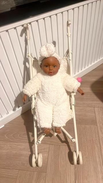 Babypop met buggy beschikbaar voor biedingen