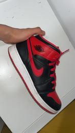Jordan 1 rood zwart, Sport en Fitness, Basketbal, Schoenen, Zo goed als nieuw, Ophalen