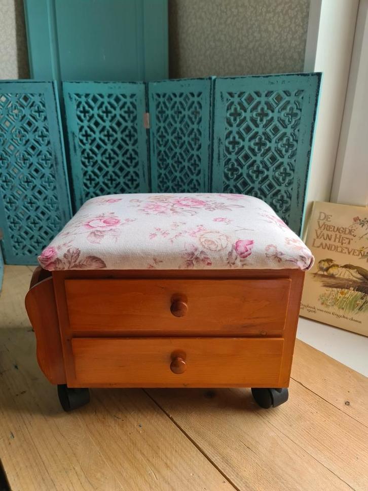 Brocante naaidoos rozen stof, Antiek en Kunst, Curiosa en Brocante, Ophalen of Verzenden