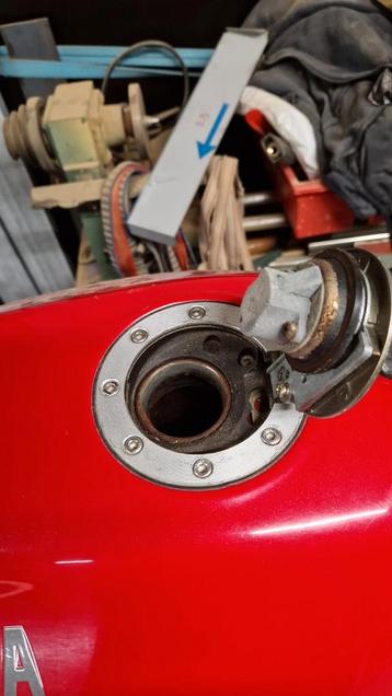 Gezocht tank Yamaha XJ600S  beschikbaar voor biedingen